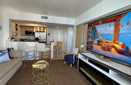Sunny Isles Beach Complejo | Ocean-view Condo Hotel Marenas Resort near Aventura Mall.