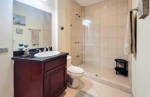 Coco Condominio | Ocean View Condo With infinity pool