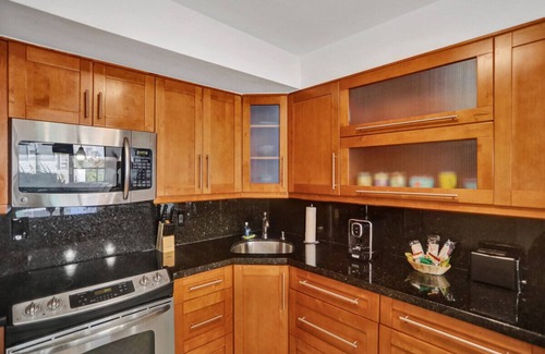 La Gorce Apartamento | Ocean View Condo / Beach Service & Pool / 618