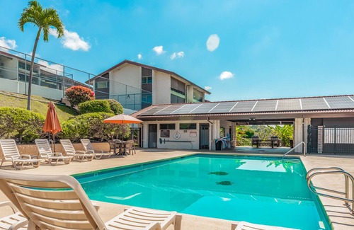 Honalo Condominio | Ocean-view condo in great location with outdoor pool, sports courts, & lanai