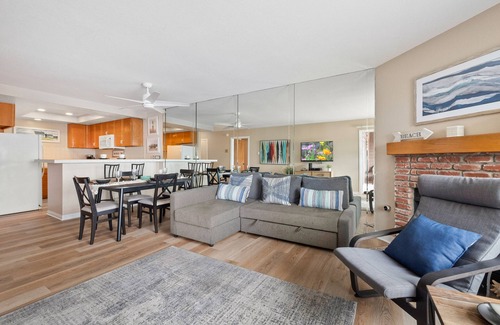 South Oceanside Condominio | Ocean-view condo with private deck, washer/dryer, fireplace, & easy beach access
