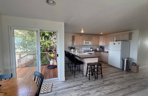 Depoe Bay Cabaña | Ocean view cottage with hot tub