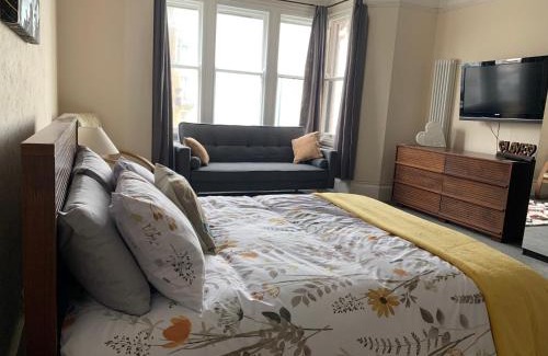 Margate Casa | Ocean view double with ensuite, with access to private garden and bike store