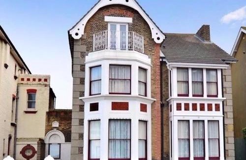 Margate Casa | Ocean view double with ensuite, with access to private garden and bike store