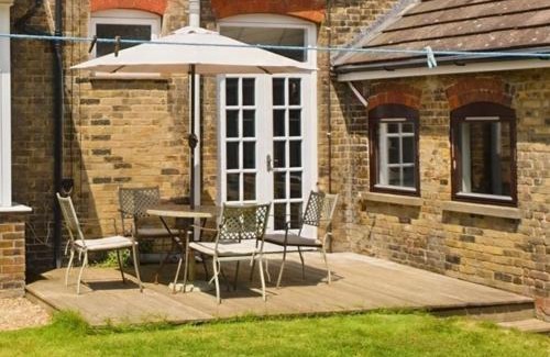 Margate Casa | Ocean view double with ensuite, with access to private garden and bike store