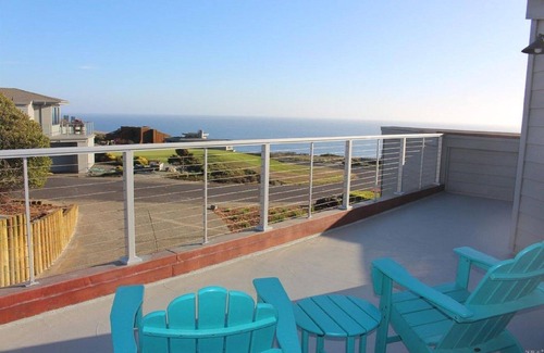 Bodega Bay Casa | Vista al mar, a corta distancia de la playa, golf y bistró. Hermosa casa remodelada.