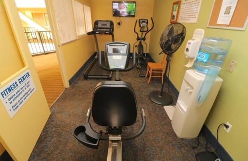 Northeast Virginia Beach Apartamento | Ocean view, easy to boardwalk, beach, restaurants, music venues. Free rideshare.