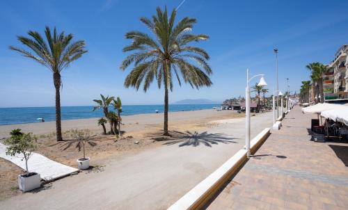 Rincón de la Victoria Apartamento | Ocean View on the Beach in the Center of Town!