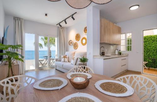 Rincón de la Victoria Apartamento | Ocean View on the Beach in the Center of Town!