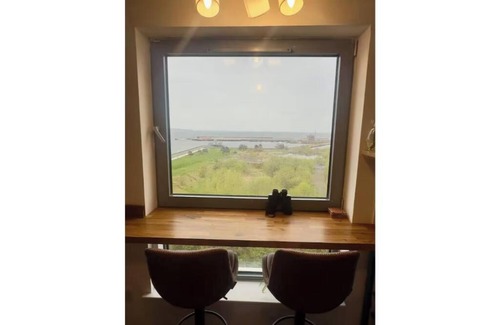 Newhaven Condominio | Ocean view flat with cozy vibes