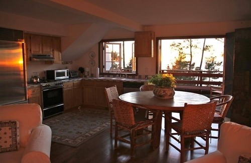 Carmel Highlands Cabaña | Ocean View French Country Cottage, Encanto y de tranquilidad, playa!