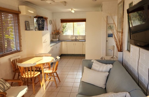 Woodgate Apartamento | Apartamento en planta baja con vista al mar frente a la playa virgen