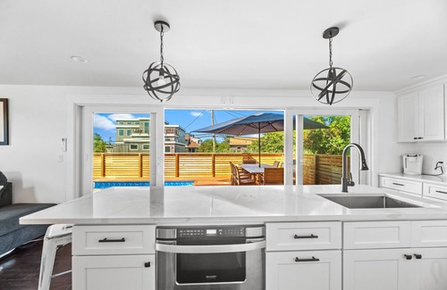 Ocean Bay Park Casa | Ocean View Home w/ a Rooftop Sundeck, Free WiFi, Private Pool, & Central A/C