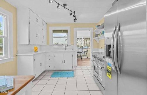 Rockaway Beach Casa | Ocean View-Hot Tub-Steps From the Beach!