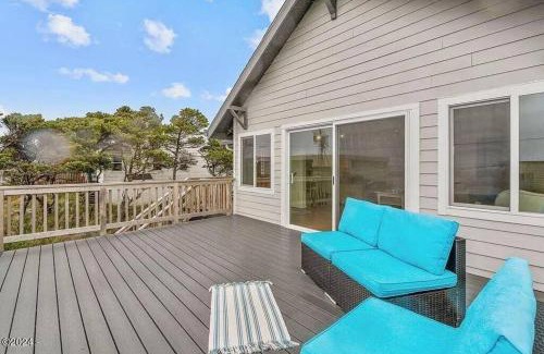 Rockaway Beach Casa | Ocean View-Hot Tub-Steps From the Beach!