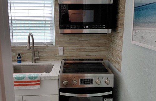 Windley Key Casa | OCEAN VIEW Islamorada 1/1 newly refreshed concrete house, & tiki in Islamorada