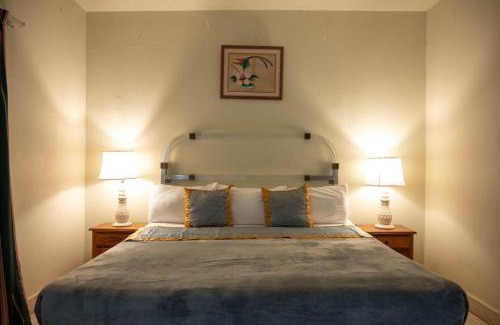 Montego Bay Casa | Ocean View King Room at Sahara Hotel