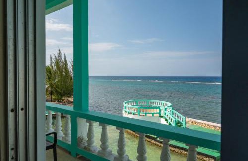 Montego Bay Casa | Ocean View King Room at Sahara Hotel