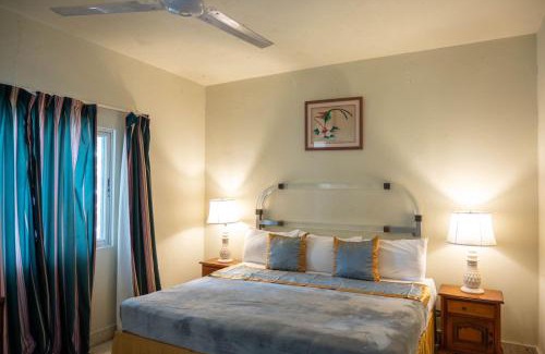Montego Bay Casa | Ocean View King Room at Sahara Hotel