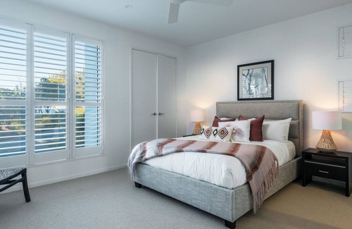 Castaways Beach Casa | Pristine 3 Bedroom Oceanfront Holiday Home on the Sunshine Coast
