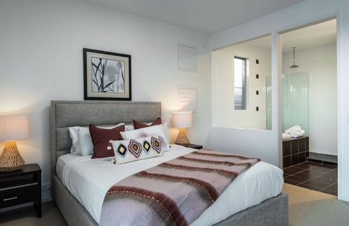 Castaways Beach Casa | Pristine 3 Bedroom Oceanfront Holiday Home on the Sunshine Coast
