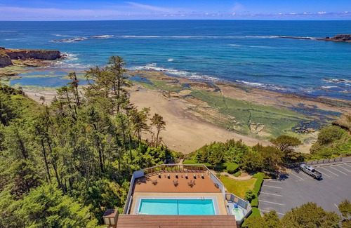 Otter Rock Apartamento | Ocean-View Loft with Kitchen & Balcony