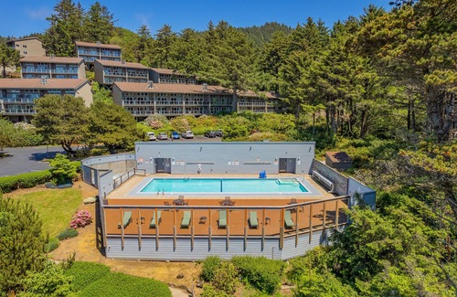 Otter Rock Apartamento | Ocean-View Loft with Kitchen & Balcony