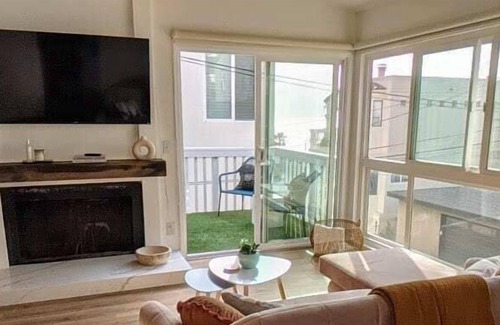 Gas Lamp Section Casa | Luxury Ocean View Townhouse in Manhattan Beach