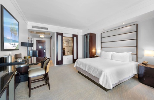 Mid Beach Hotel | Estudio de lujo con vista al mar en Sorrento en el hotel Fontainebleau en Miami Beach