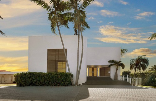 North Bay Village Villa | Ocean View, Miami Beach, Brickell, Biscayne Bay, Heated Pool, BBQ,
