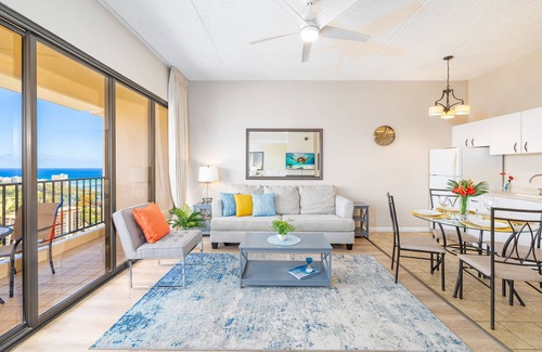 Western Honolulu Condominio | Ocean View Oasis with Free Parking: A Waikiki Gem!
