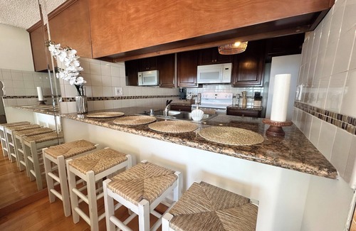Ocean Park Cama Y Desayuno | Ocean View One-Bedroom walking distance from the Santa Monica Pier!