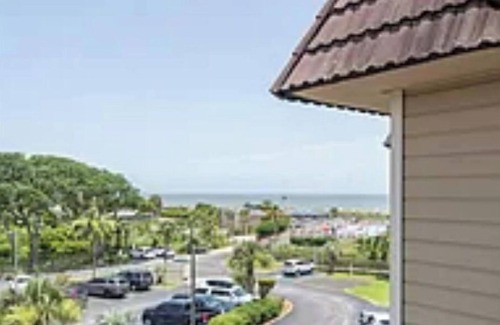 Folly Field Condominio | Ocean View, Onsite Restaurants/playground, Walkable, Secure, On Trolley Route