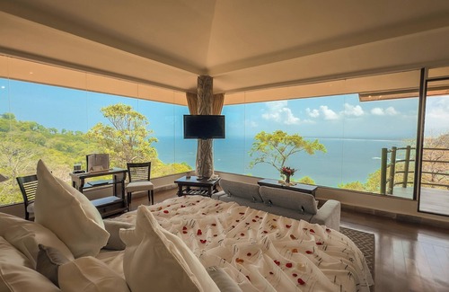 Manuel Antonio Hotel | Ocean View Penthouses by Issimo - Adults Only