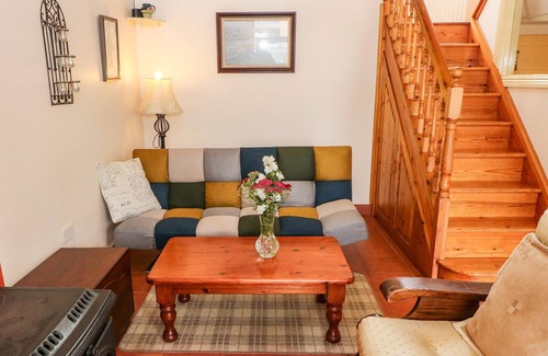 Ardnatrush Cabaña | OCEAN VIEW, pet friendly, with open fire in Skibbereen, County Cork