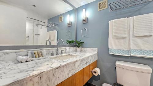 Ala Moana Hotel | Ocean View Room at Ala Moana Hotel- Fees include