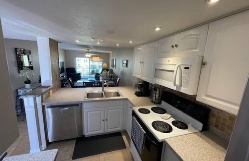 Point East Condominio | Ocean View Second Floor 2/2