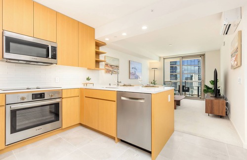 Ala Moana Condominio | Ocean View Sky Ala Moana Condo w/Amazing Amenities Near Restaurants & Shops