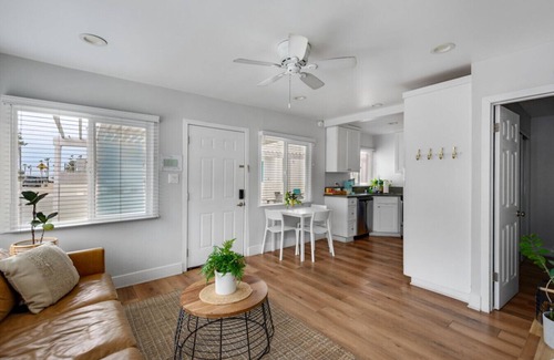 Huntington Beach Cama Y Desayuno | OCEAN VIEW|Steps to the Beach, Main St. & Pac City