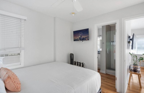 Huntington Beach Cama Y Desayuno | OCEAN VIEW|Steps to the Beach, Main St. & Pac City