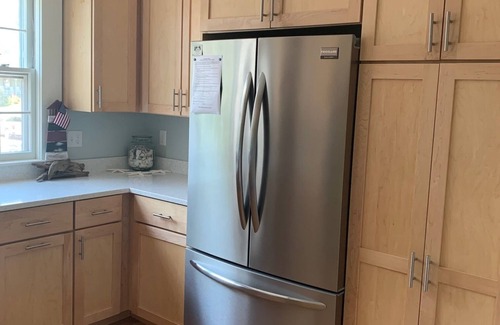 York Harbor Condominio | Ocean View Steps Away from York Harbor Beach! Now booking Fall 2025!