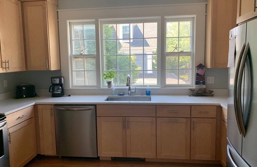 York Harbor Condominio | Ocean View Steps Away from York Harbor Beach! Now booking Fall 2025!