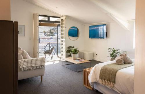 Hermanus City-Centre Apartamento | Ocean-View Studio Apartment, Hermanus Waterfront - Apt 8