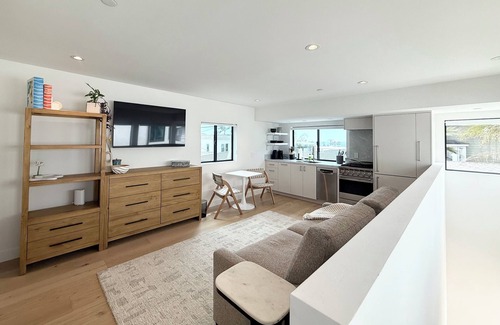 Cardiff-by-the-Sea Casa | Ocean-View Studio. New, Modern & Walkable to Cardiff Town & Beach