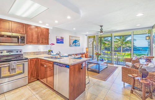 Napili Condominio | OCEAN VIEW STUNNER, SNORKEL w/ TURTLES, PRIVATE COVE