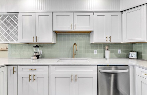 East End Apartamento | Ocean-view 2 bed 1 bath near island center on beautiful Saint George Island