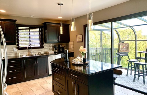 North Saanich Casa | Ocean-view villa, close to the airport and ferry. Perfect for family vacations.