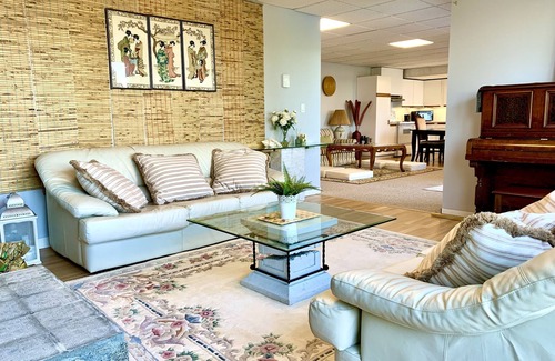 North Saanich Casa | Ocean-view villa, close to the airport and ferry. Perfect for family vacations.