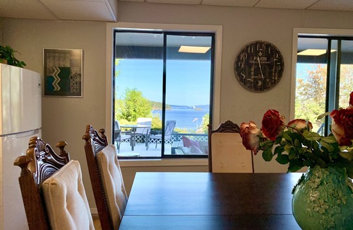 North Saanich Casa | Ocean-view villa, close to the airport and ferry. Perfect for family vacations.