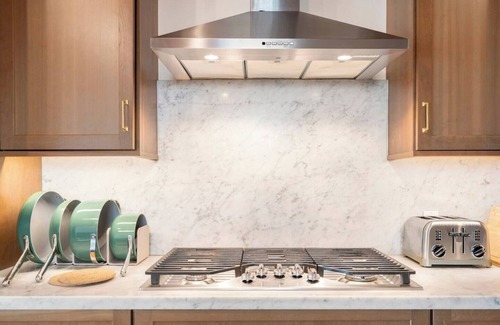 Eastern Malibu Casa | Ocean view. Walk to Carbon Beach. Comfortable upscale home with backyard.